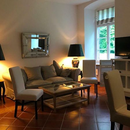 Elegantes Gaesteapartment Verano In Schloss Und Hofgut Langenzell Wiesenbach Exterior photo