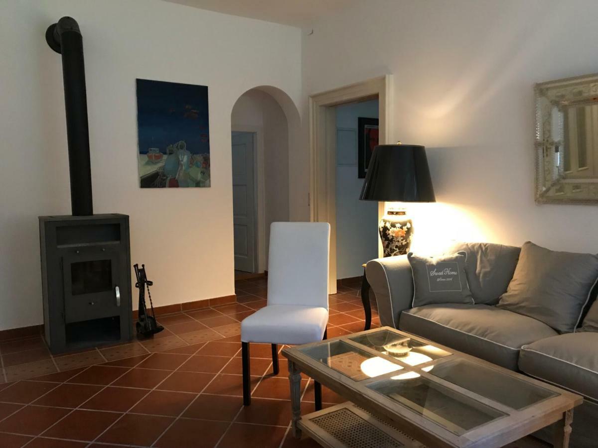 Elegantes Gaesteapartment Verano In Schloss Und Hofgut Langenzell Wiesenbach Exterior photo